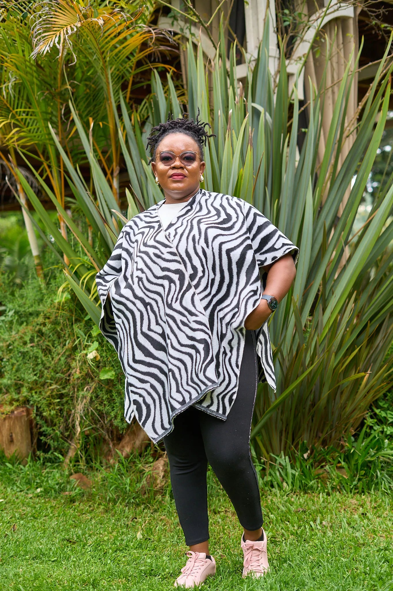 Reversible Terry Poncho - Short Black & White