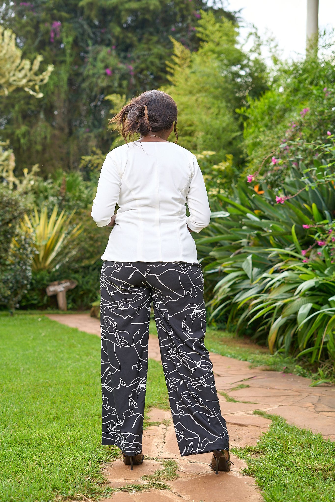 Kakiba Collections Chic Black and White Set - Image 4